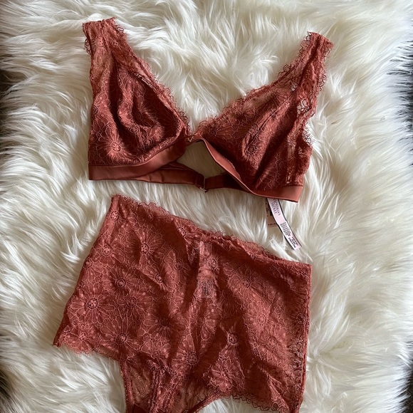 VICTORIA’S SECRET BRALETTE SET - Picture 3 of 11